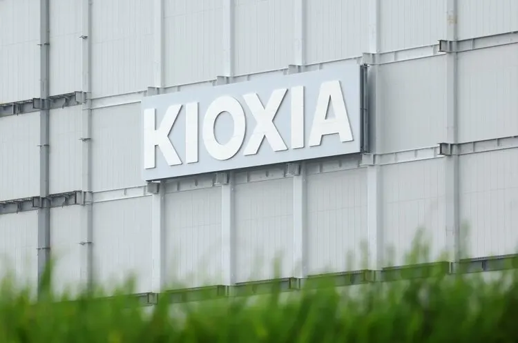 Рекордний викуп акцій Kioxia в Японії на $5+ млрд (2026)