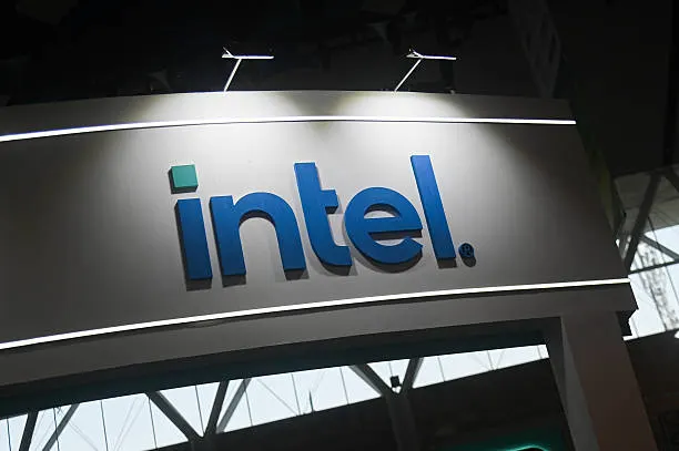 Intel інвестує $400 млн в ASML EUV для чіпів Panther Lake