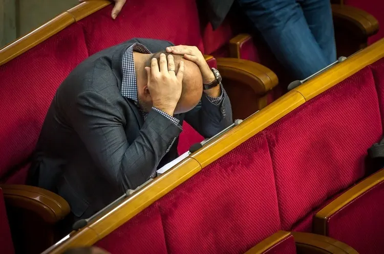50% Податок на Банки в Україні: Рада "За", НБУ Попереджає про Ризики
