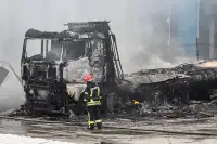 Російська атака знищила 7 авто Укрпошти в Нікополі 2 липня 2026