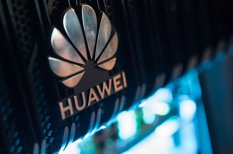 Складні смартфони 2026: Huawei та Xiaomi випереджають Apple iPhone Fold