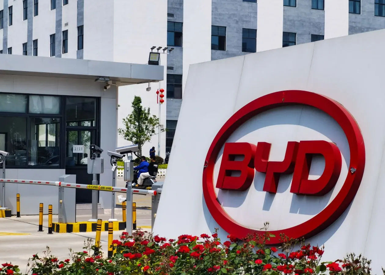 BYD планує 4 заводи в Європі: Інвестиції та стратегія експансії