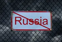 ЄС відключив 33 російські банки від SWIFT: наслідки 21-го пакета санкцій