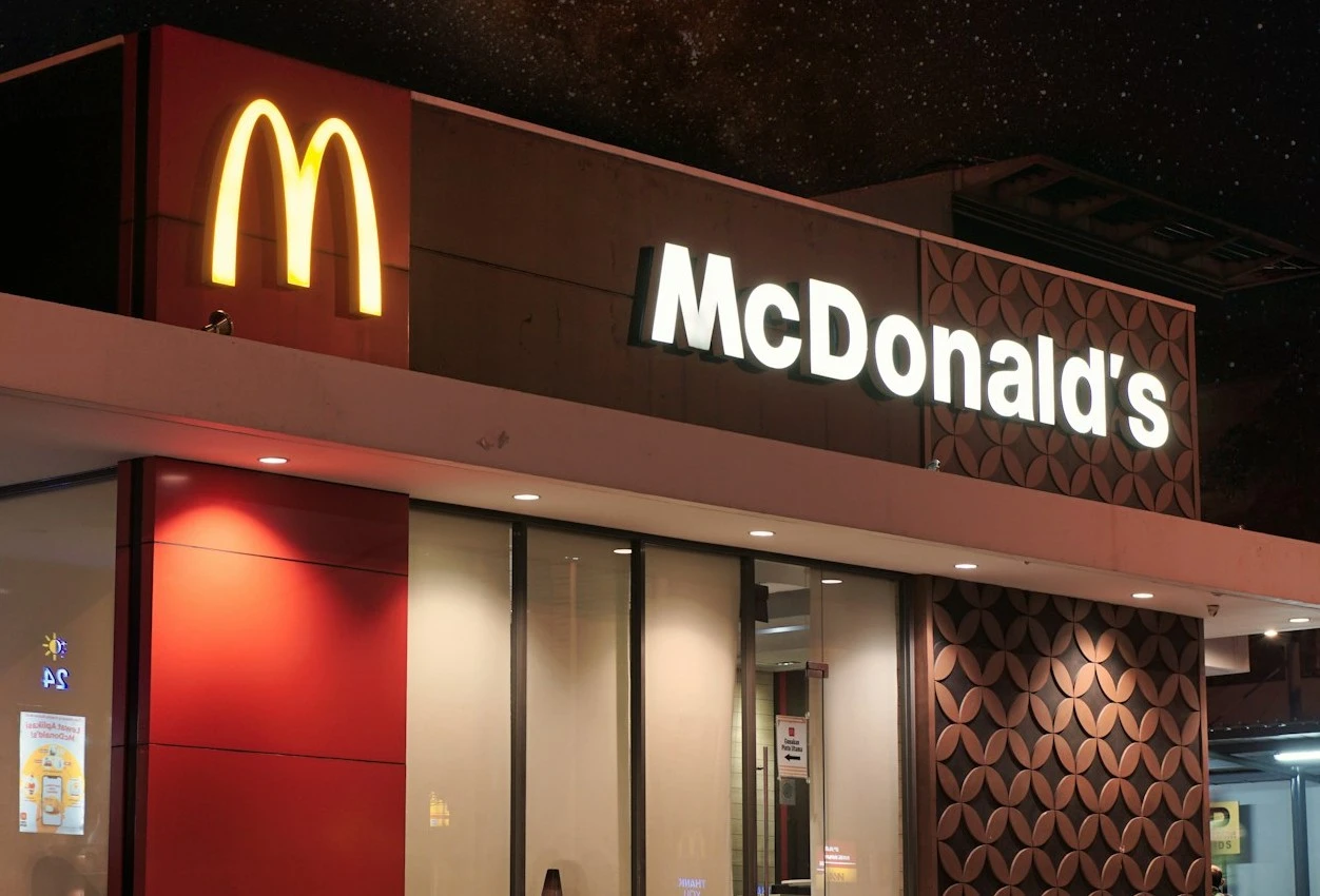 McDonald's в Україні скорочує меню через тривоги: що зміниться у 2026