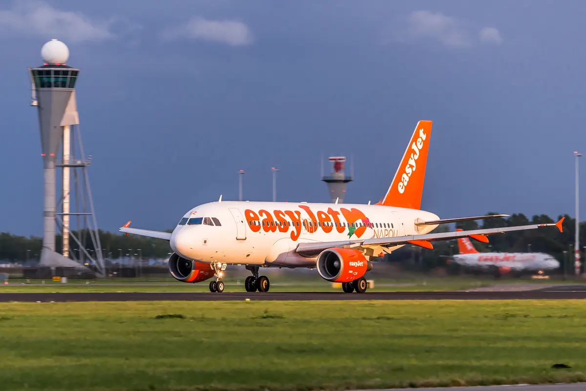 Apollo Global Management купує easyJet за £5,7 млрд: деталі та регуляція ЄС