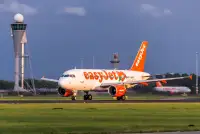 Apollo Global Management купує easyJet за £5,7 млрд: деталі та регуляція ЄС