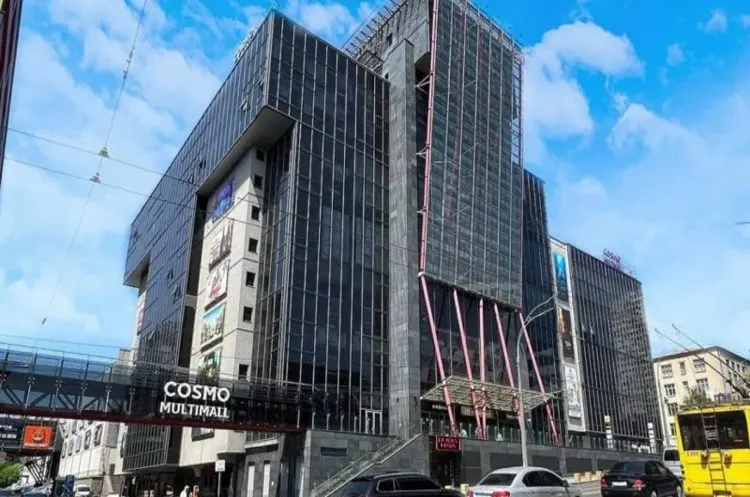 ТРЦ Cosmo Multimall частково відновив роботу після удару
