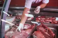 БЕБ викрило схему з 130 ФОПами у мережі м'ясних магазинів