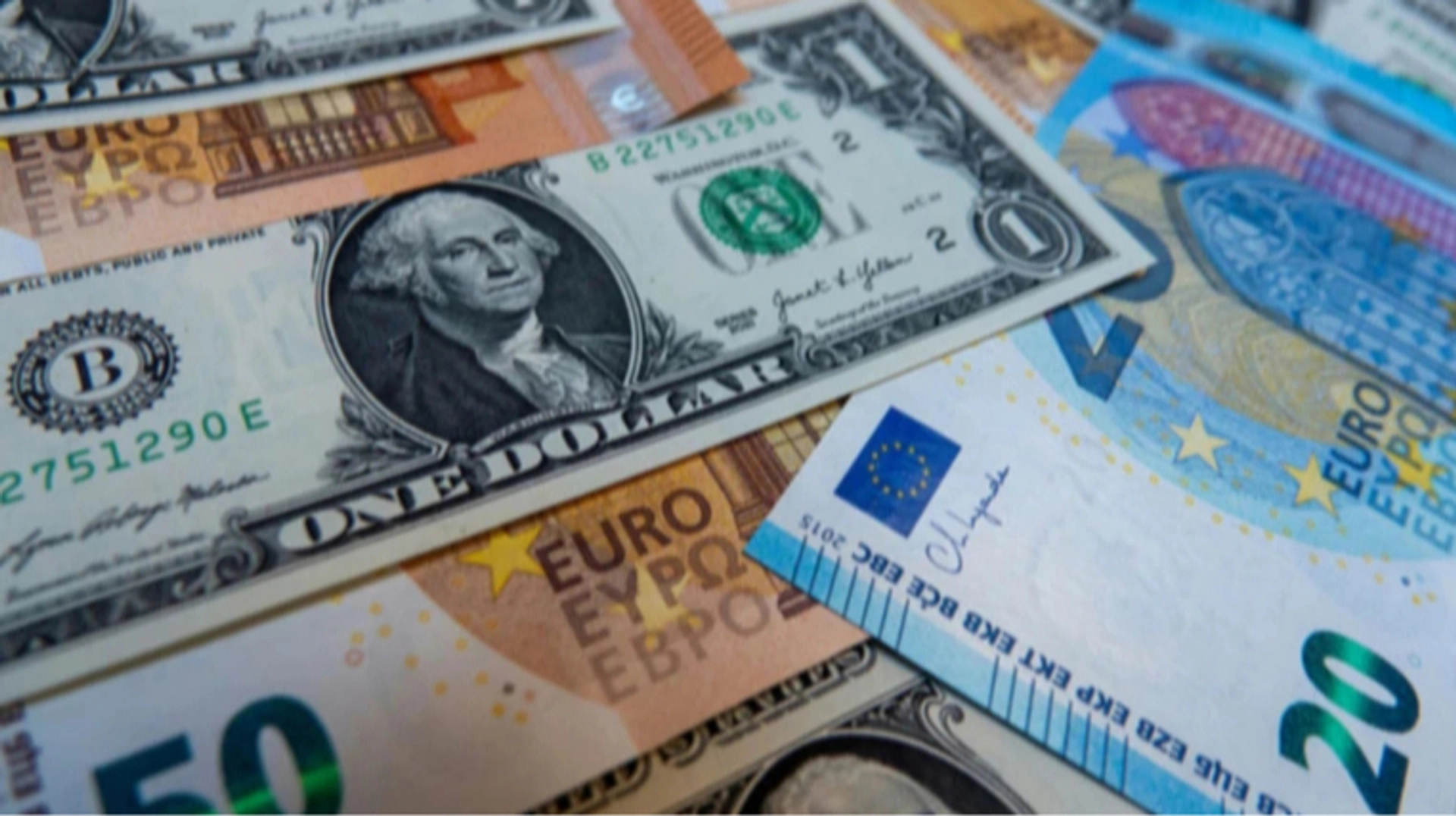 Курс валют у банках 23 липня: долар перетнув 45 грн, євро дорожчає
