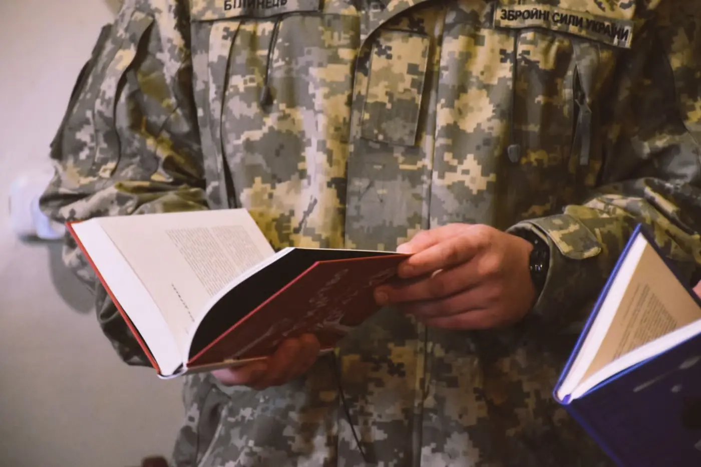 Укр Армо Тех допоможе перевидати 7 книжок, знищених Росією