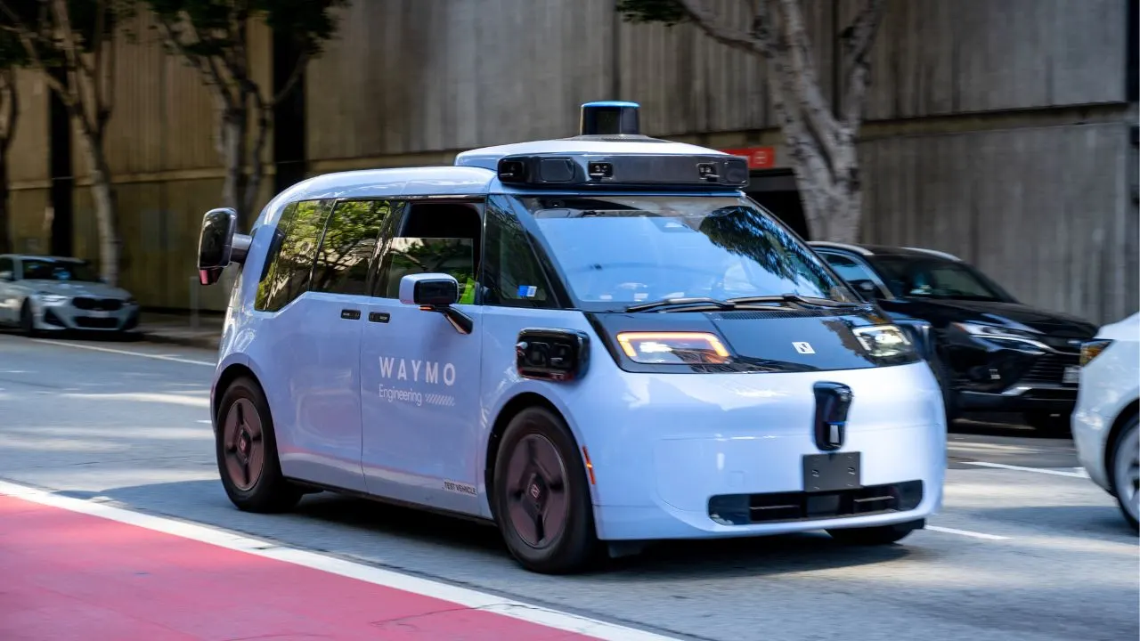 Waymo залучає $3+ млрд боргу: розвиток роботаксі та інвестиції 2026