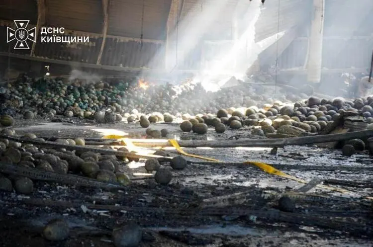 Російська атака 2026: склад Yves Rocher в Україні зазнав руйнувань