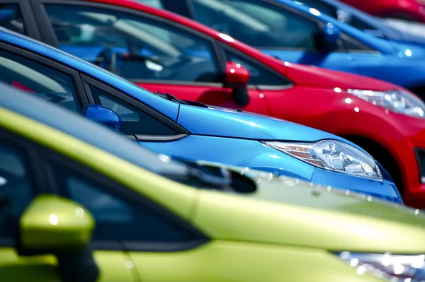 Ринок нових авто в Україні: продажі у серпні 2026 впали на 27%