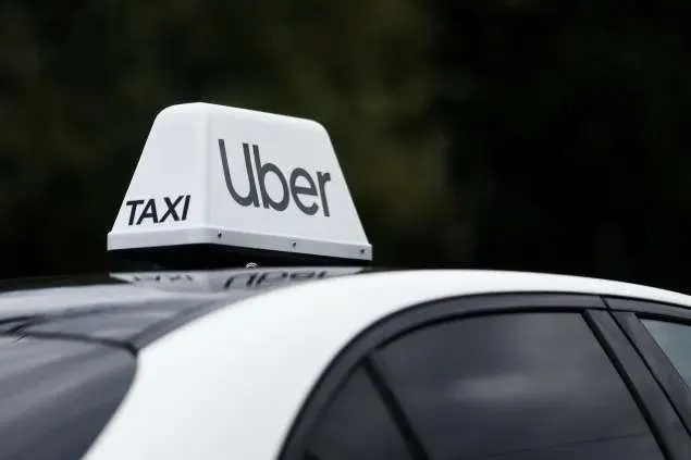 Uber зупинив розширення доставки їжі в 5 країнах Європи: причини та наслідки