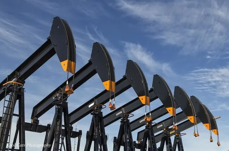 Нафта дорожчає: ескалація США-Іран підняла ціни до $76 у 2026