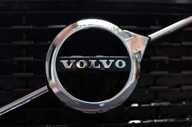 Акції Volvo Car рекордно впали через збитки та продажі в Китаї