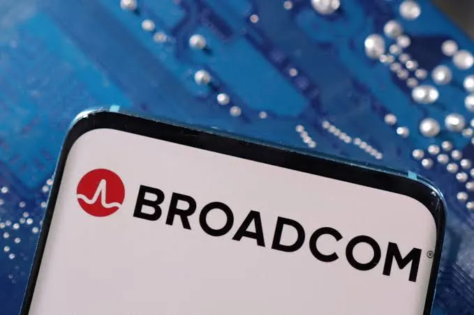Apple і Broadcom: угода до 2031, акції Broadcom зросли на 4.9%