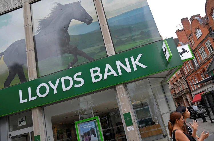 Lloyds найняв 300 ІТ-фахівців для впровадження ШІ: виграш 100 млн фунтів