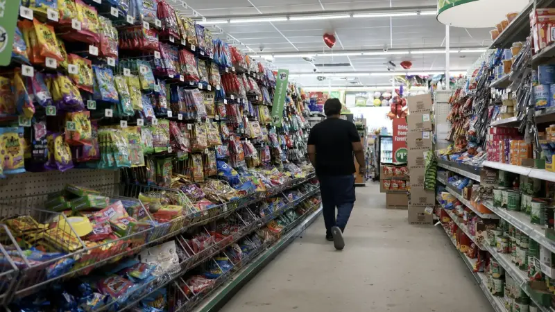 Цукерки на полицях магазину в Маямі — ілюстративне зображення до новини про інфляцію в США
