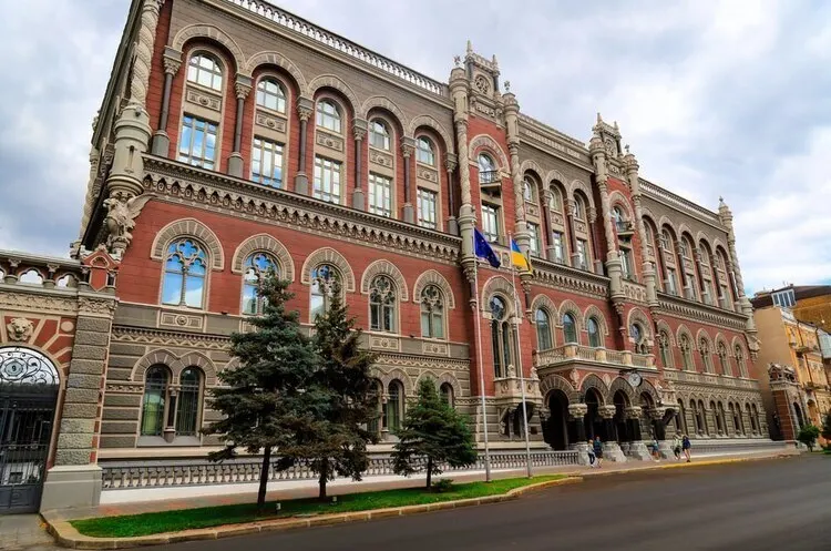 НБУ зміцнив гривню: курси долара та євро на 13 серпня 2026
