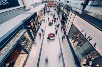 ТЦ України втратили 30,8% часу роботи через тривоги у вересні 2026
