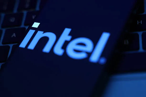 Intel та AMD: Дефіцит серверних процесорів та ріст цін у 2026
