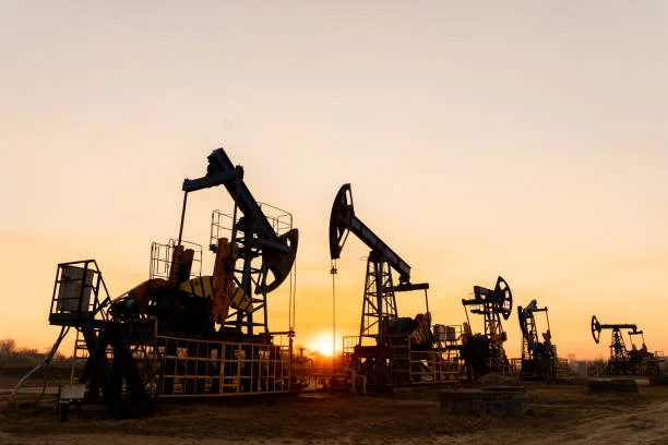 Видобуток нафти ОПЕК у травні 2026: мінімум за 26 років на тлі блокади Ірану