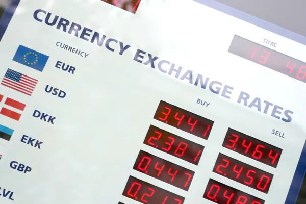 Офіційний курс НБУ на 18 вересня: Долар зростає до 44,66 грн, євро падає