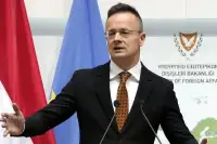 Екс-глава МЗС Угорщини Петер Сійярто в BYD: Нова роль та бізнес-стратегії