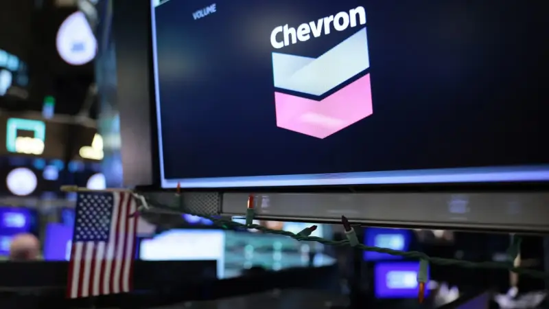 Логотип Chevron на фондовому майданчику Нью-Йоркської фондової біржі — ілюстративне зображення до новини