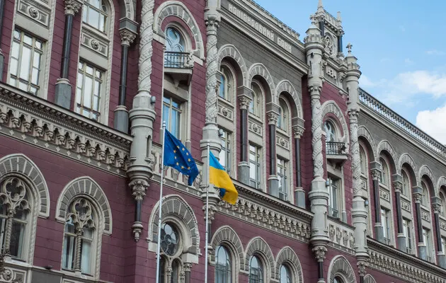 НБУ продав понад $1 млрд на міжбанку п'ятий тиждень поспіль у серпні 2026